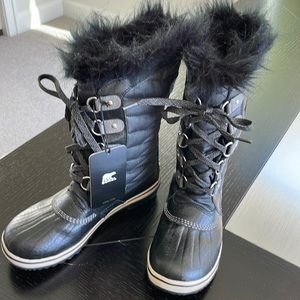 SOREL Youth Tofino - Black - Quarry - Size 5 - Brand New - Floor Model - No Box